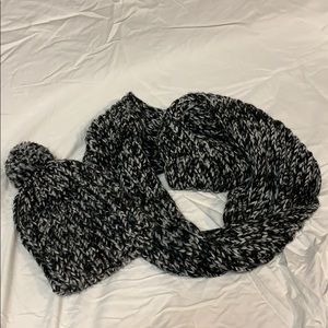Wigwam infinity scarf and hat.